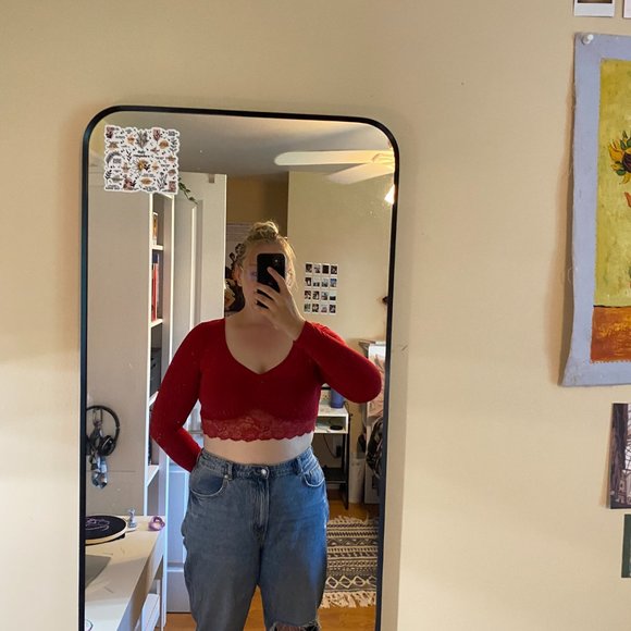 SHEIN SXY Solid Plunging Neck Contrast Lace Hem Crop Tee - Picture 2 of 2